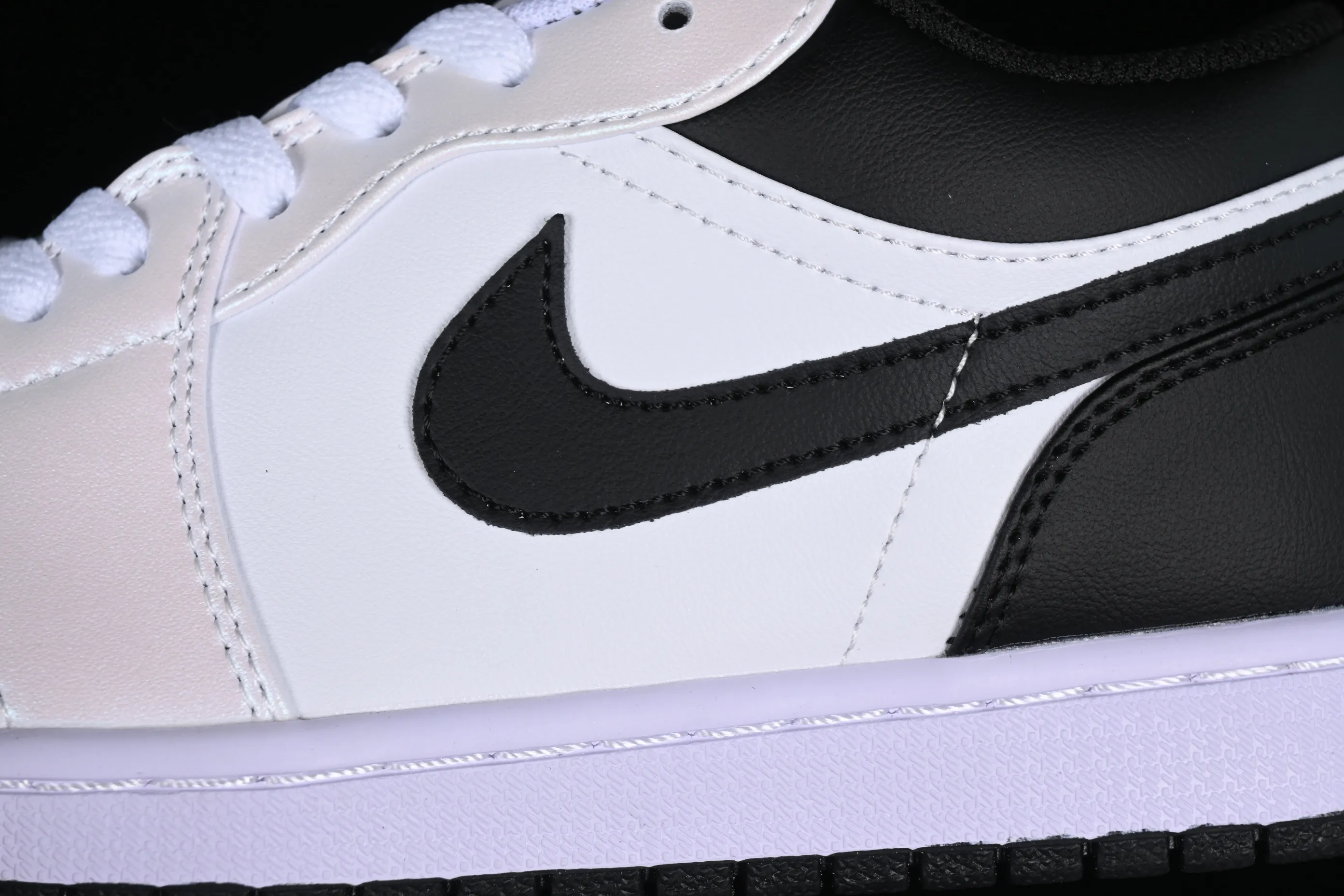 All categories Air Jordan Jordan series basketball shoes Air Jordan 1 Low Z version Air Jordan 1 Low "White and Black" AJ1 Joe 1 white and black color matching low-top cultural casual sneakers 553558-132